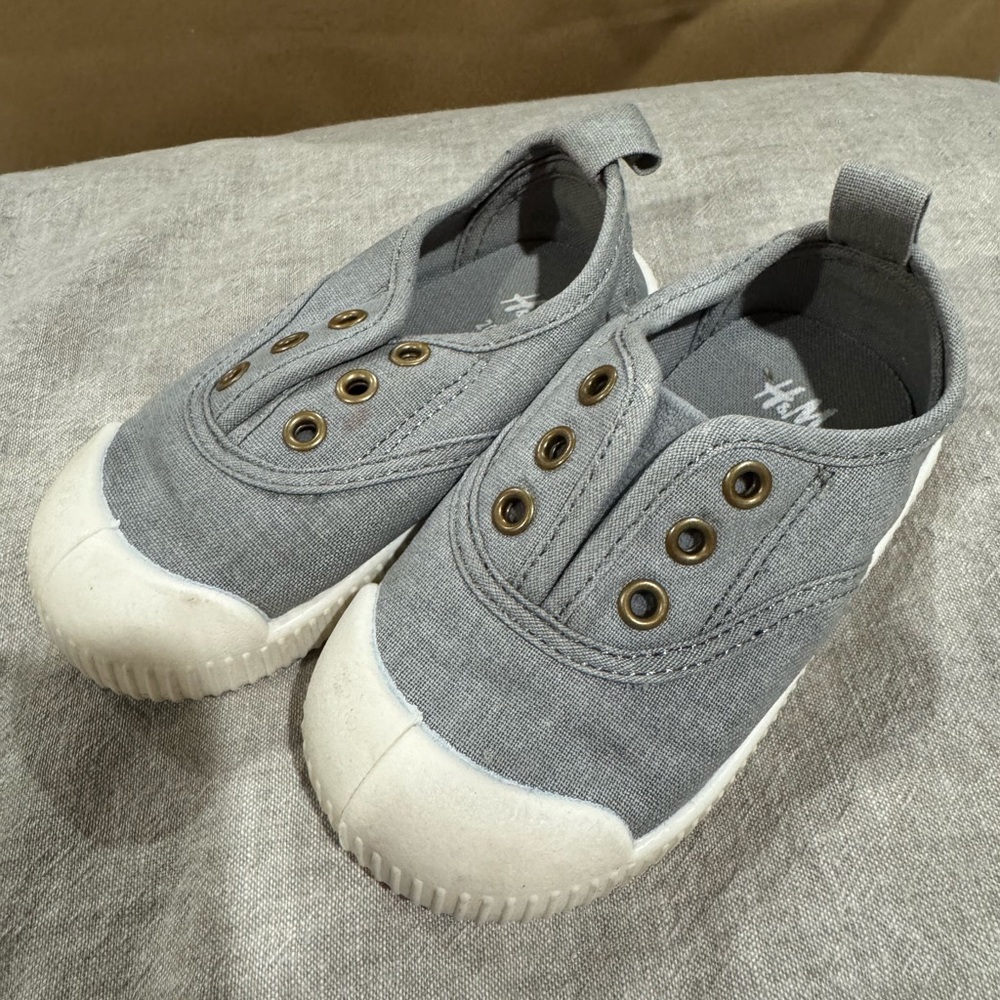 H&M Kids Grey Canvas Slip-On Sneakers SIZE 20/21